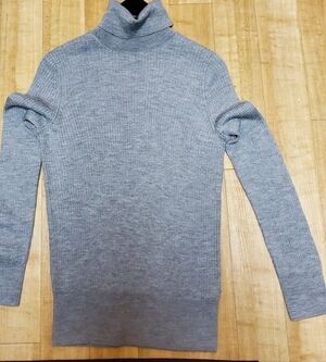 Saks Fifth Avenue Gray Turtleneck Sweater. Size L